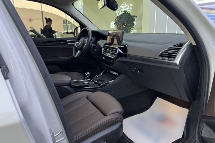 Used BMW X3 2022 xDrive25i M Sport Package Interior 4