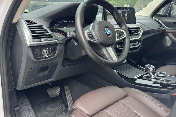 Used BMW X3 2022 xDrive30i Luxury Model M Night Sky Package Interior 5