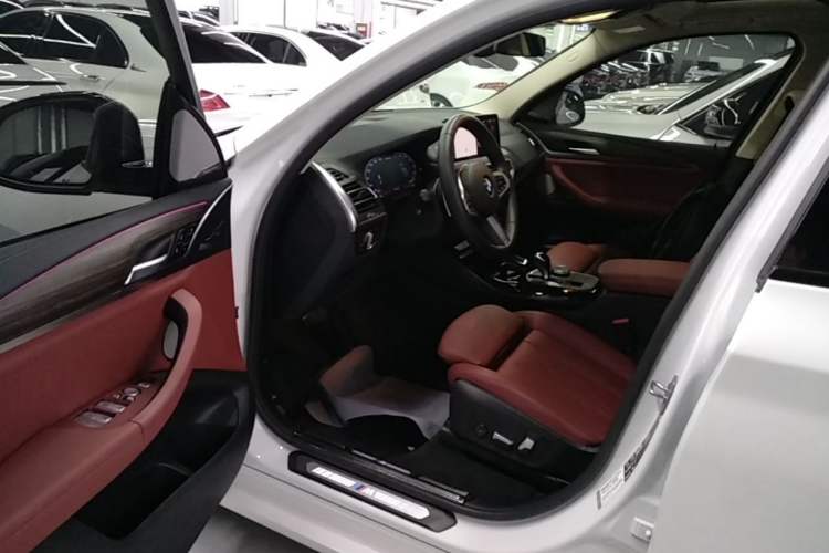 Used BMW X3 2022 Second Facelift xDrive30i Leading Edition M Night Sky Package Left Front Seat