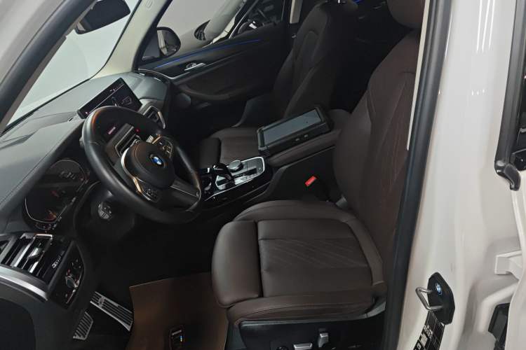 Used BMW X3 2022 Second Facelift xDrive30i Leading Edition M Night Sky Package Left Front Seat