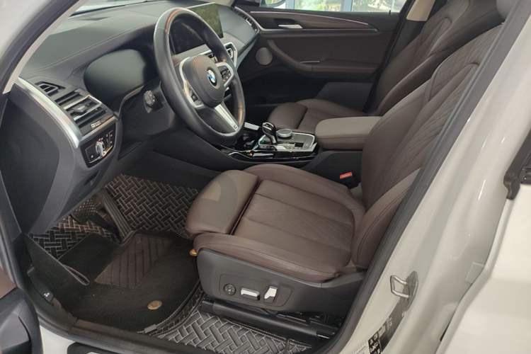Used BMW X3 2022 Second Facelift xDrive30i Leading Edition M Night Sky Package Left Front Seat