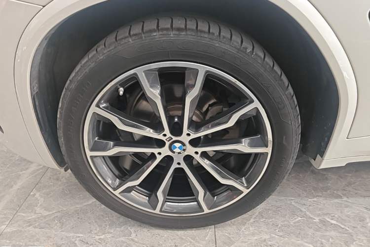 Used BMW X3 2022 xDrive30i Luxury Model M Night Sky Package Left Front Wheel Hub