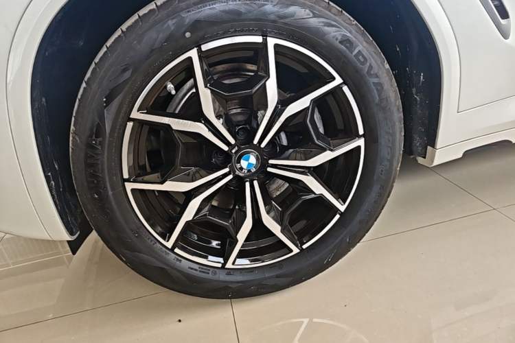 Used BMW X3 2022 Restyled xDrive25i M Sport Package Left Front Wheel Hub