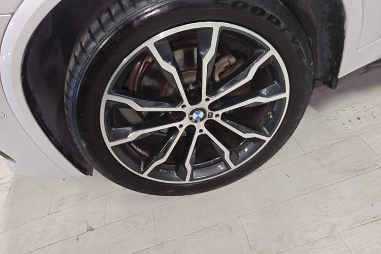 Used BMW X3 2022 Second Facelift xDrive30i Leading Edition M Night Sky Package Left Front Wheel Hub