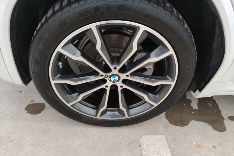 Used BMW X3 2022 xDrive30i Luxury Model M Night Sky Package Left Front Wheel Hub