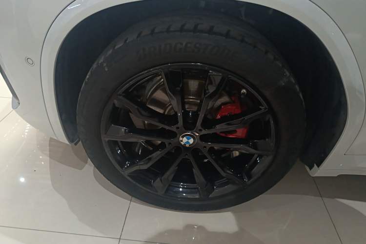 Used BMW X3 2022 Second Facelift xDrive30i Leading Edition M Night Sky Package Left Front Wheel Hub
