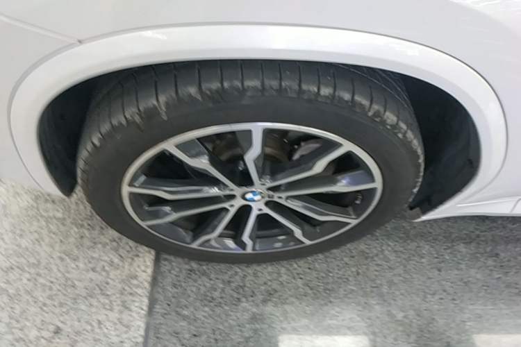 Used BMW X3 2022 Second Facelift xDrive30i Leading Edition M Night Sky Package Left Front Wheel Hub