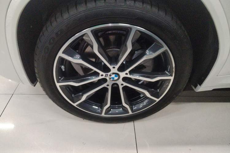 Used BMW X3 2022 xDrive30i Luxury Model M Night Sky Package Left Front Wheel Hub
