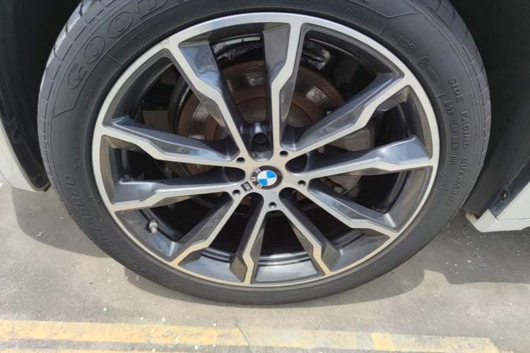 Used BMW X3 2022 xDrive30i Luxury Model M Night Sky Package Left Front Wheel Hub