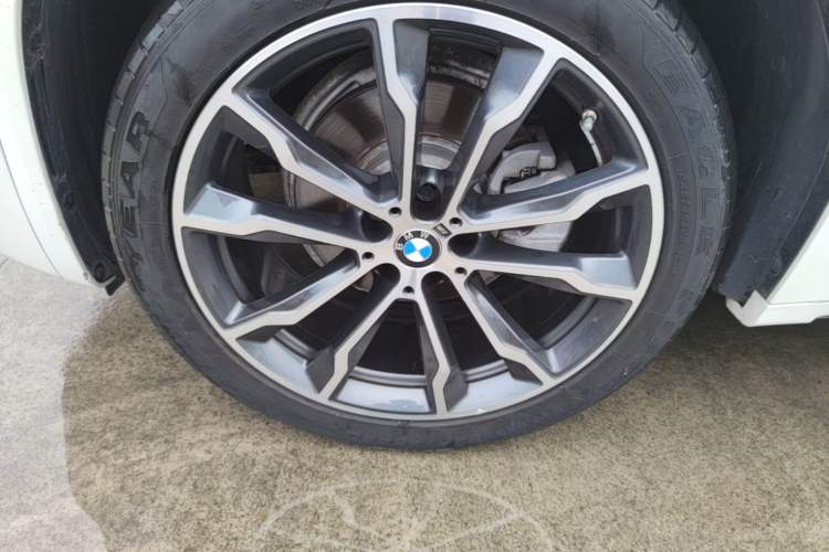 Used BMW X3 2022 xDrive30i Luxury Model M Night Sky Package Left Front Wheel Hub