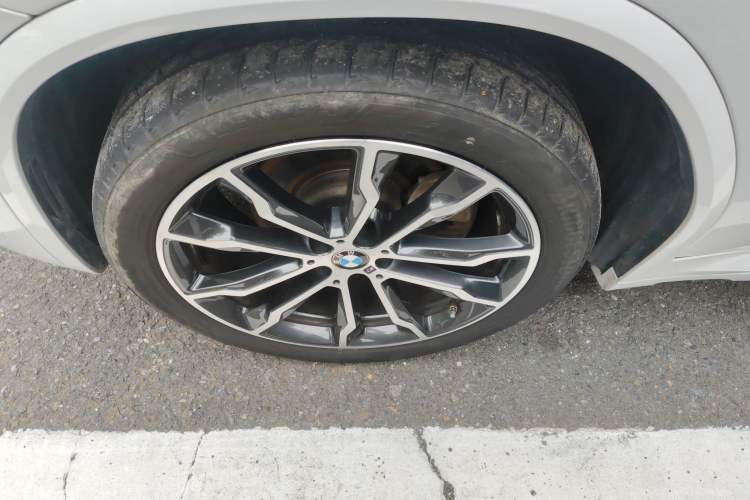 Used BMW X3 2022 Second Facelift xDrive30i Leading Edition M Night Sky Package Left Front Wheel Hub