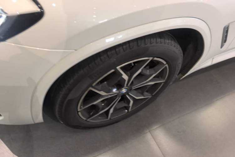 Used BMW X3 2022 Restyled xDrive25i M Sport Package Left Front Wheel Hub