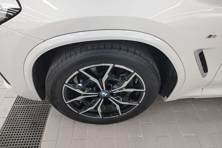 Used BMW X3 2022 Restyled xDrive25i M Sport Package Left Front Wheel Hub