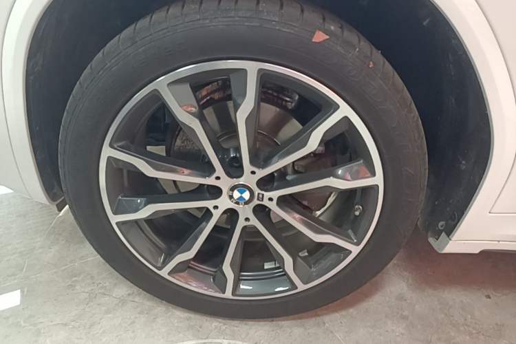 Used BMW X3 2022 Second Facelift xDrive30i Leading Edition M Night Sky Package Left Front Wheel Hub