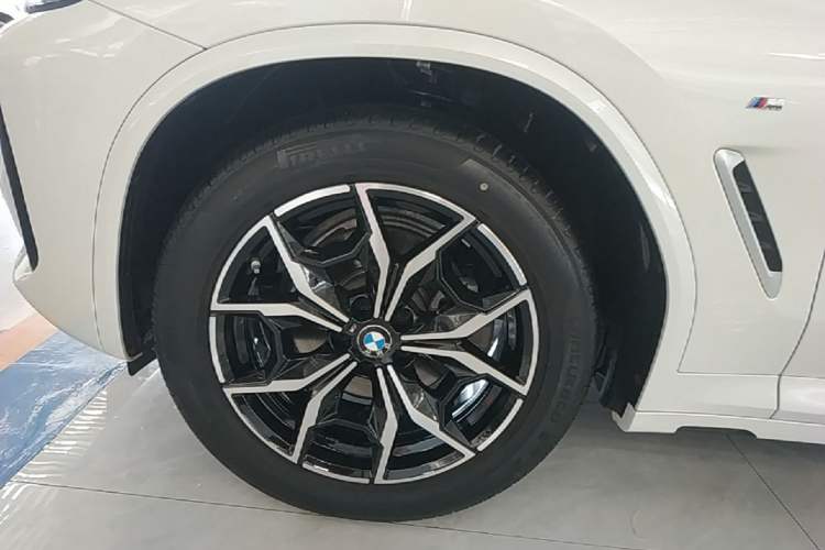 Used BMW X3 2022 Restyled xDrive25i M Sport Package Left Front Wheel Hub