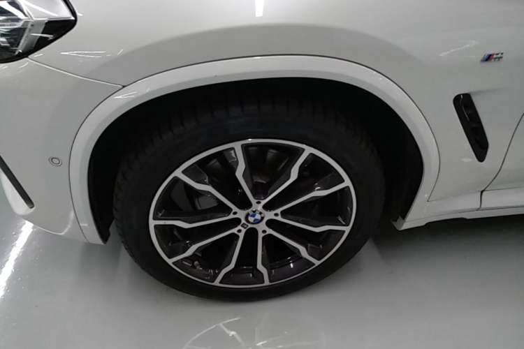 Used BMW X3 2022 Second Facelift xDrive30i Leading Edition M Night Sky Package Left Front Wheel Hub