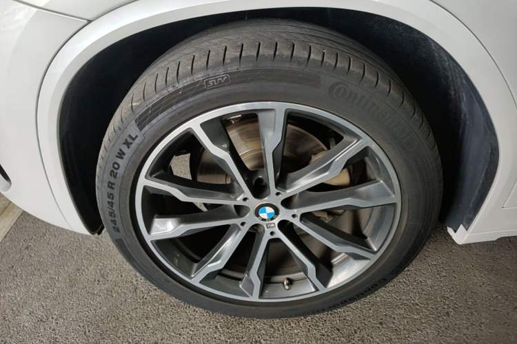 Used BMW X3 2022 xDrive30i Luxury Model M Night Sky Package Left Front Wheel Hub