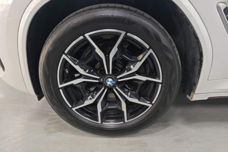 Used BMW X3 2022 xDrive25i M Sport Package Left Front Wheel Hub