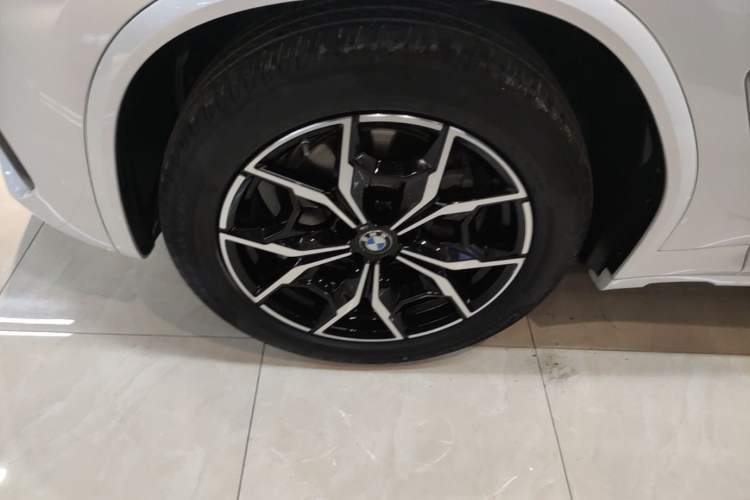 Used BMW X3 2022 xDrive25i M Sport Package Left Front Wheel Hub
