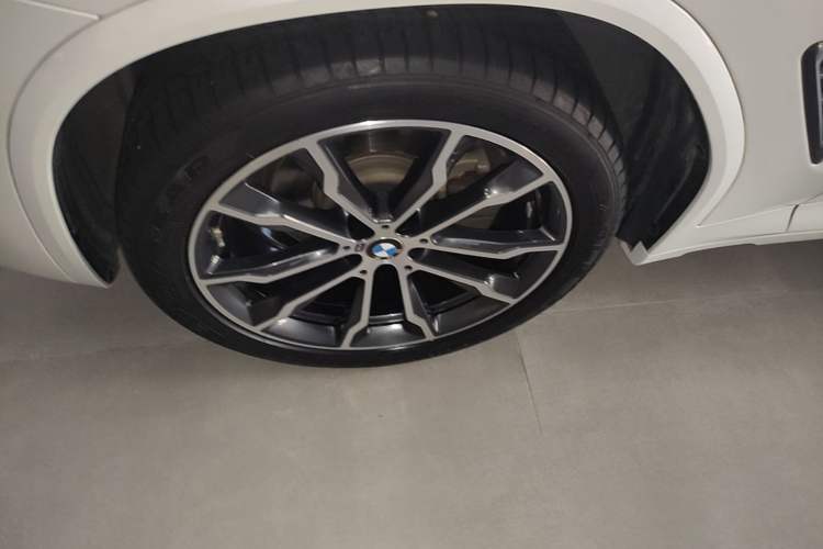 Used BMW X3 2022 Second Facelift xDrive30i Leading Edition M Night Sky Package Left Front Wheel Hub
