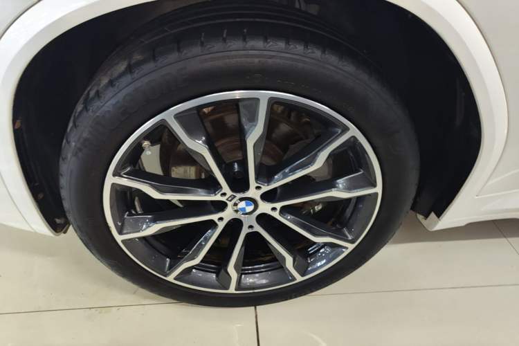Used BMW X3 2022 xDrive30i Luxury Model M Night Sky Package Left Front Wheel Hub
