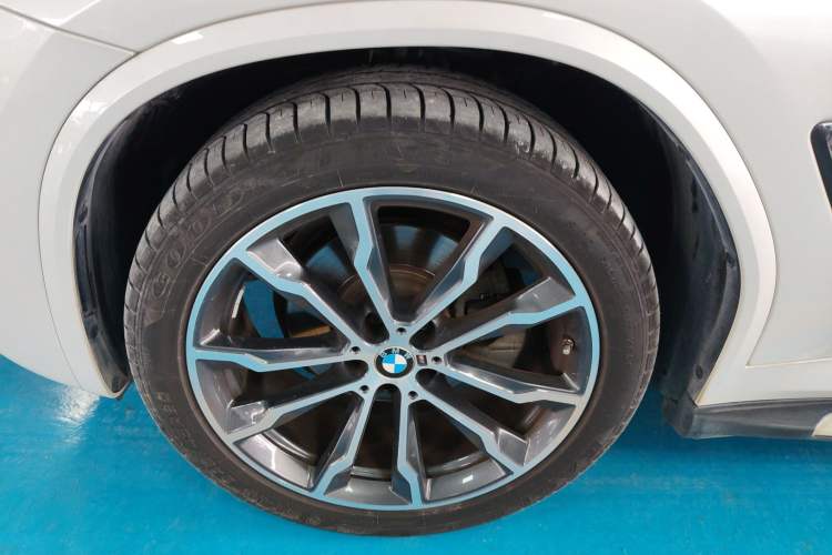 Used BMW X3 2022 xDrive30i Luxury Model M Night Sky Package Left Front Wheel Hub