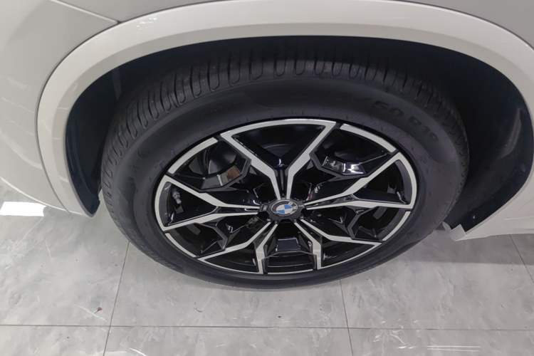 Used BMW X3 2022 xDrive25i M Sport Package Left Front Wheel Hub