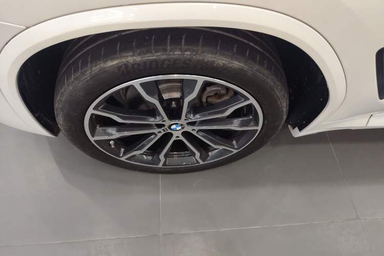 Used BMW X3 2022 xDrive30i Luxury Model M Night Sky Package Left Front Wheel Hub