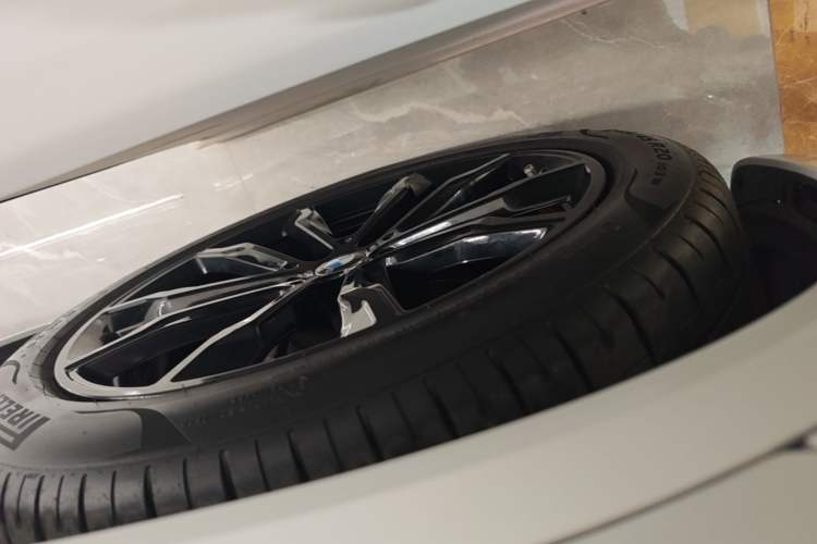 Used BMW X3 2022 Second Facelift xDrive30i Luxury Edition M Night Sky Package Left Front Wheel Hub