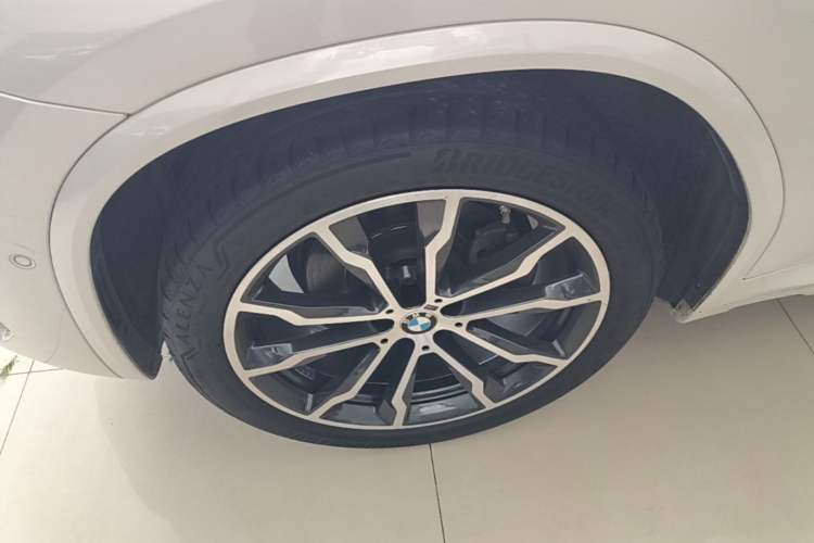 Used BMW X3 2022 Second Facelift xDrive30i Leading Edition M Night Sky Package Left Front Wheel Hub