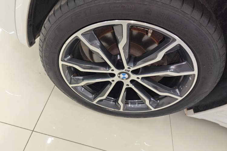 Used BMW X3 2022 Second Facelift xDrive30i Leading Edition M Night Sky Package Left Front Wheel Hub