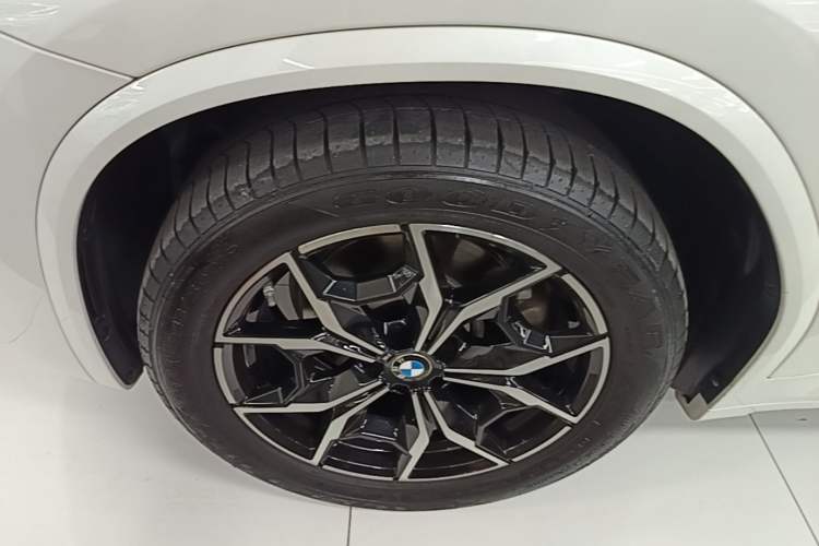 Used BMW X3 2022 xDrive25i M Sport Package Left Front Wheel Hub