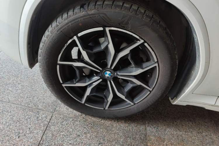 Used BMW X3 2022 xDrive25i M Sport Package Left Front Wheel Hub