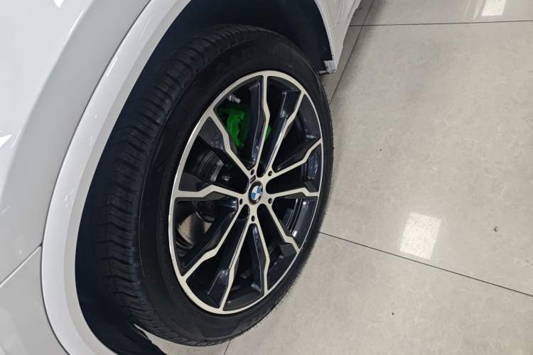 Used BMW X3 2022 Restyled xDrive30i Luxury Edition M Night Sky Package Left Front Wheel Hub