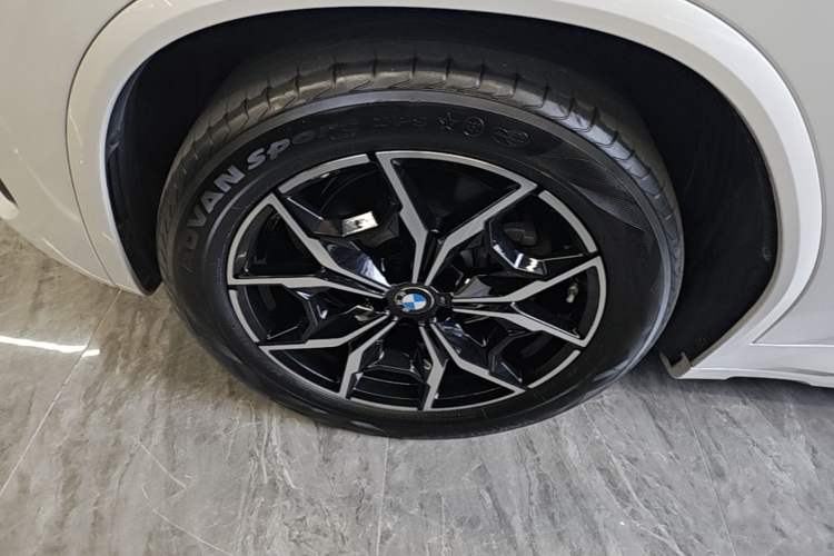 Used BMW X3 2022 xDrive25i M Sport Package Left Front Wheel Hub
