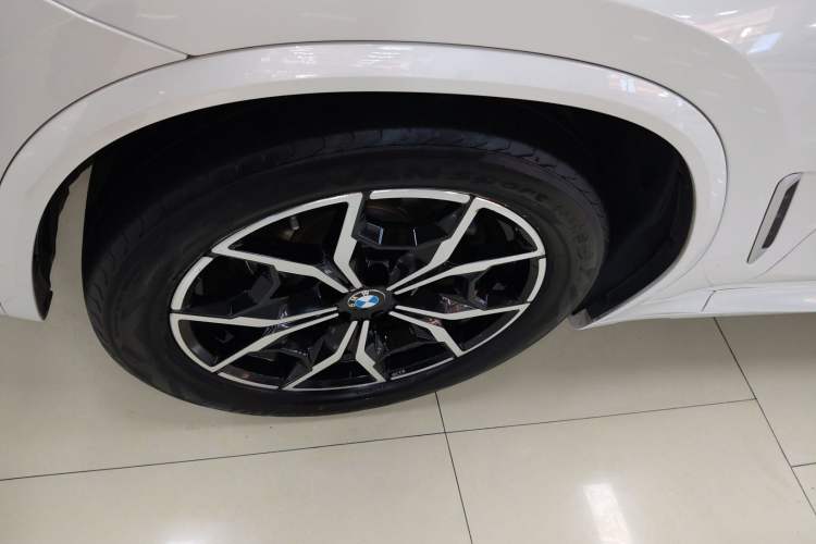 Used BMW X3 2022 xDrive25i M Sport Package Left Front Wheel Hub