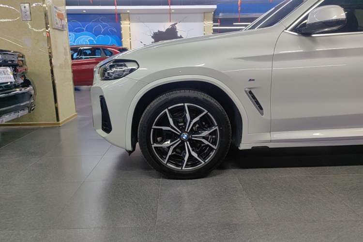 Used BMW X3 2022 xDrive25i M Sport Package Left Front Wheel Hub