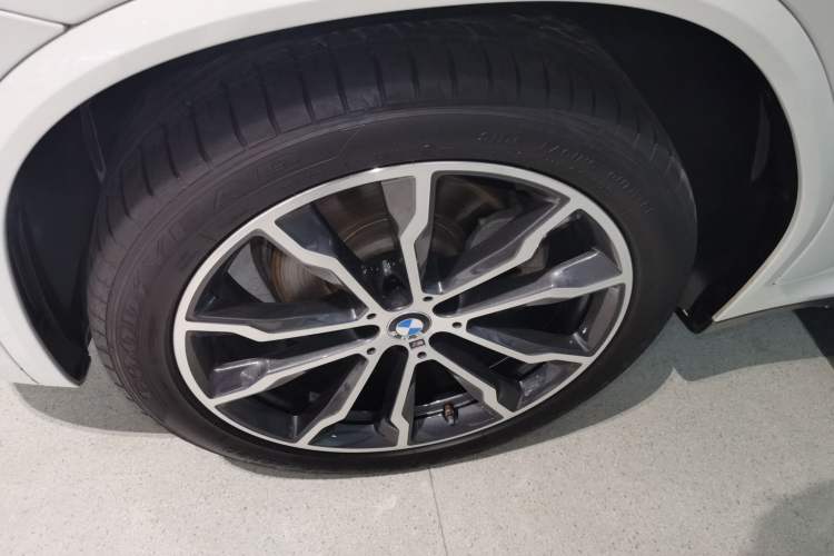 Used BMW X3 2022 xDrive30i Luxury Model M Night Sky Package Left Front Wheel Hub