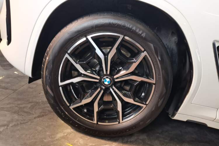 Used BMW X3 2022 Restyled xDrive25i M Sport Package Left Front Wheel Hub