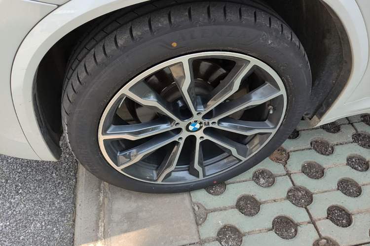 Used BMW X3 2022 xDrive30i Luxury Model M Night Sky Package Left Front Wheel Hub