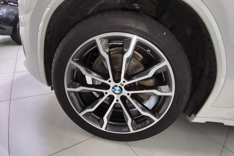 Used BMW X3 2022 xDrive30i Luxury Model M Night Sky Package Left Front Wheel Hub