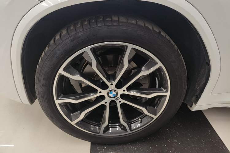 Used BMW X3 2022 xDrive30i Luxury Model M Night Sky Package Left Front Wheel Hub