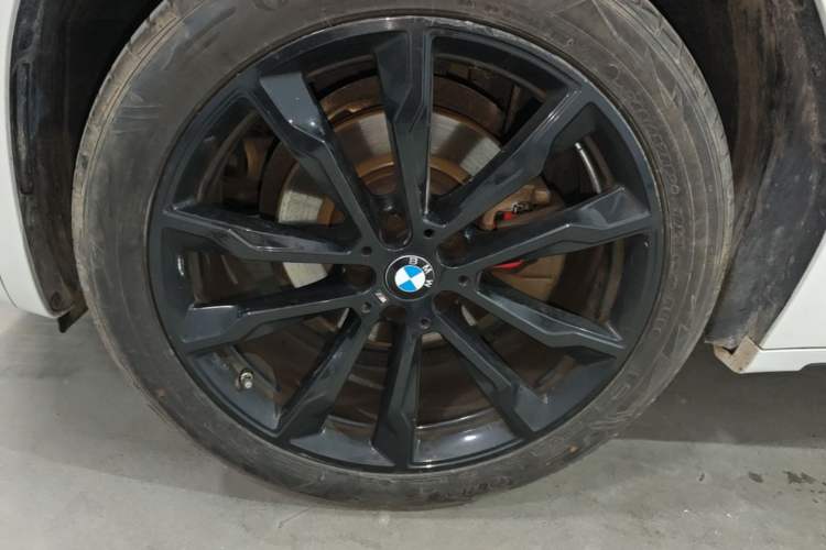 Used BMW X3 2022 Second Facelift xDrive30i Luxury Edition M Night Sky Package Left Front Wheel Hub