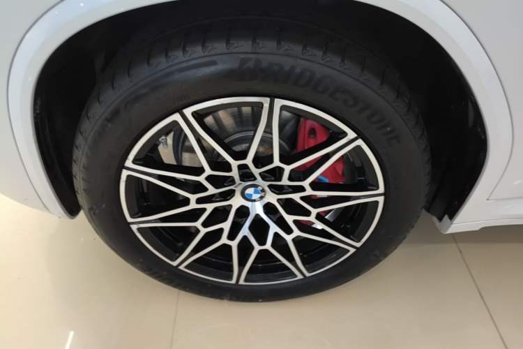 Used BMW X3 2022 xDrive25i M Sport Package Left Front Wheel Hub