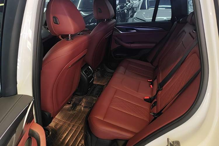 Used BMW X3 2022 Second Facelift xDrive30i Luxury Edition M Night Sky Package Left Rear Seat