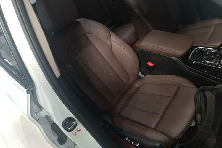 Used BMW X3 2022 Second Facelift xDrive30i Leading Edition M Night Sky Package Right Front Seat