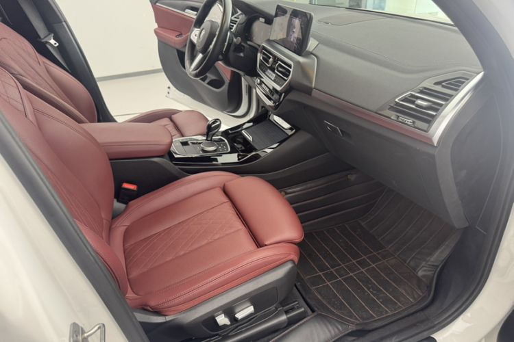 Used BMW X3 2022 Second Facelift xDrive30i Luxury Edition M Night Sky Package Right Front Seat