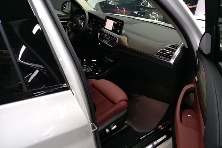 Used BMW X3 2022 Second Facelift xDrive30i Leading Edition M Night Sky Package Right Front Seat