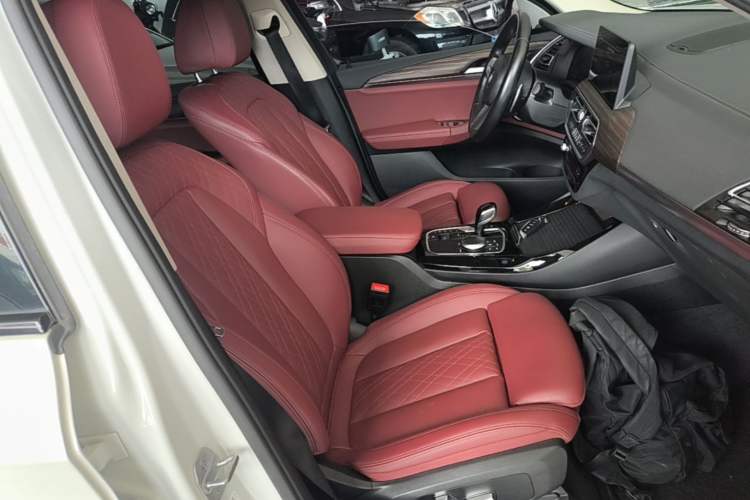 Used BMW X3 2022 Second Facelift xDrive30i Leading Edition M Night Sky Package Right Front Seat