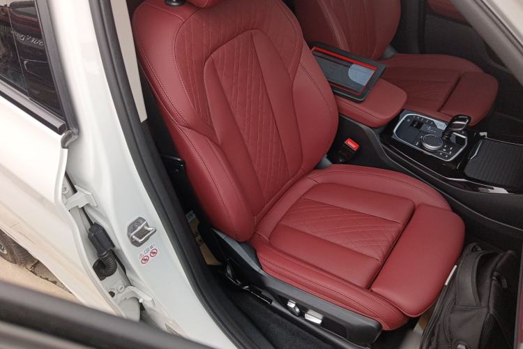 Used BMW X3 2022 Second Facelift xDrive30i Leading Edition M Night Sky Package Right Front Seat